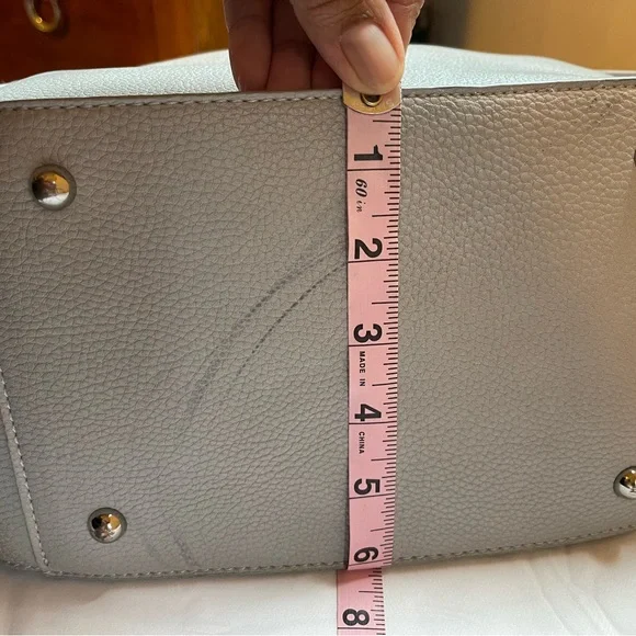 Gray tote bag with tassels - Picture 7 of 9